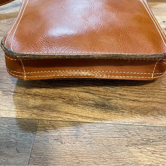 Patricia Nash | Classic Venezia Crossbody Pouch - Picture 8 of 13